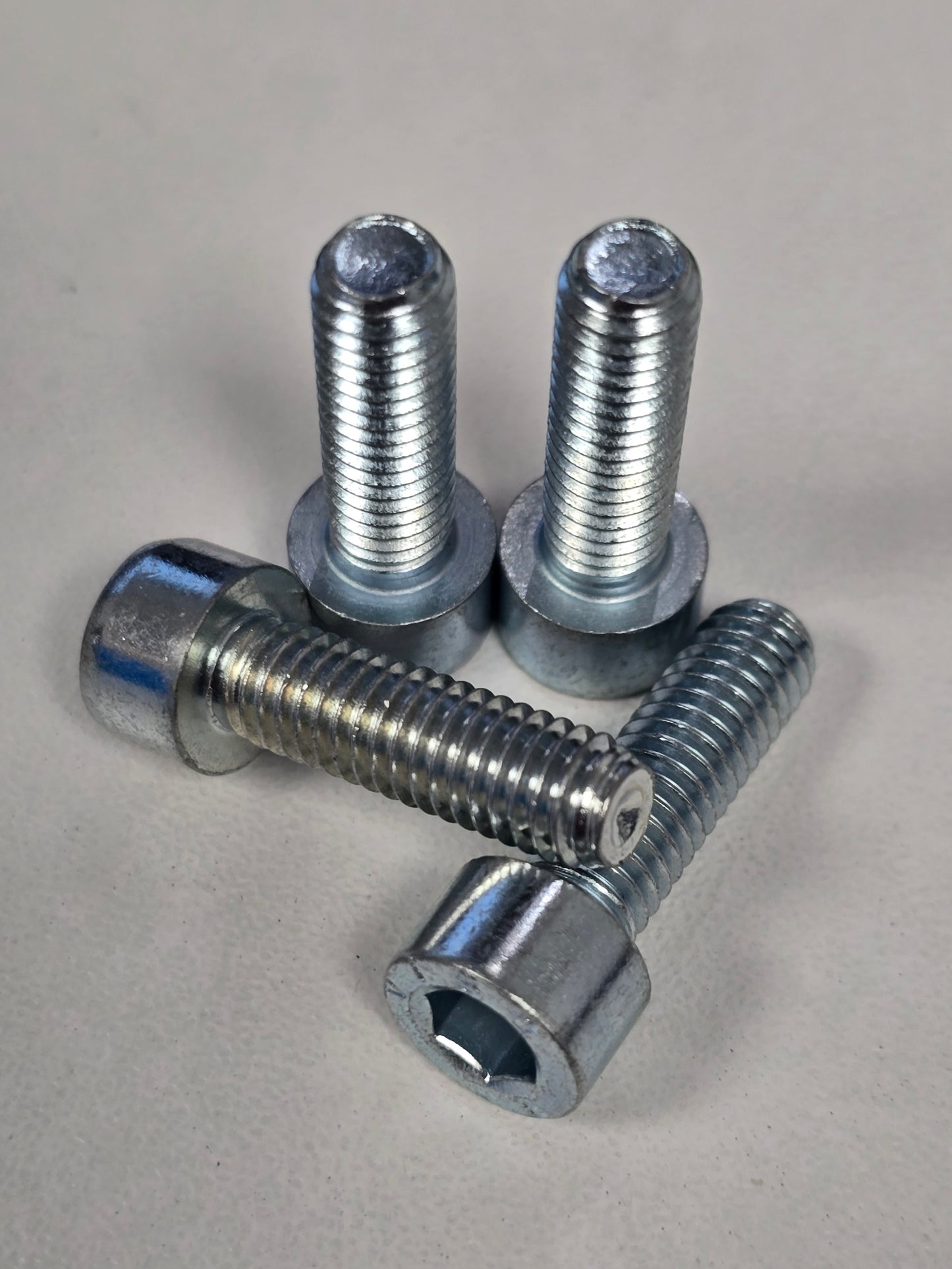 M6 Cap Head Hex Bolt (Pack of 4)